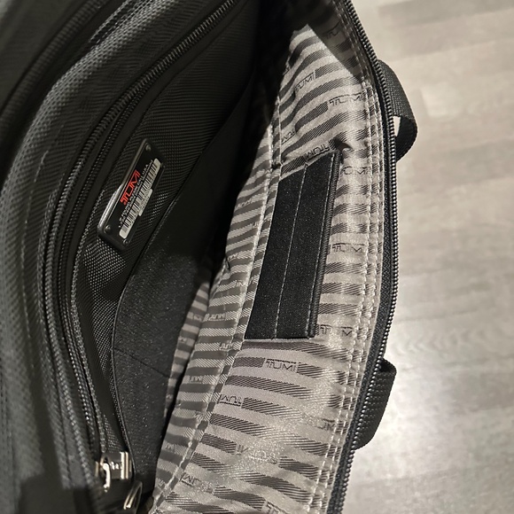 Tumi Briefcase - Picture 11 of 11